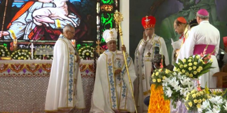 തലശ്ശേരി അതിരൂപത അധ്യക്ഷനായി സ്ഥാനമേറ്റ് ആർച്ച് ബിഷപ് മാർ ജോസഫ് പാംപ്ലാനി