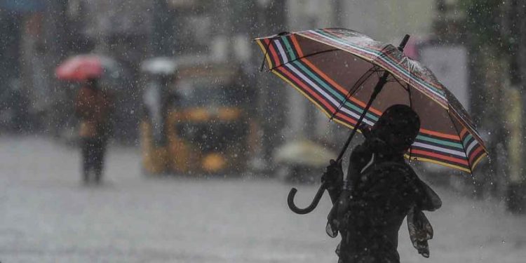 ചക്രവാതചുഴി ; കേരളത്തിൽ അഞ്ച് ദിവസം ഇടിമിന്നലോടെയുള്ള കനത്ത മഴ