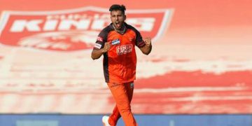 അവനെ എത്രയും വേഗം ഇന്ത്യന്‍ ടീമിലെടുക്കു ; ഉമ്രാന്‍ മാലിക്കിനുവേണ്ടി ശശി തരൂരും പി ചിദംബരവും