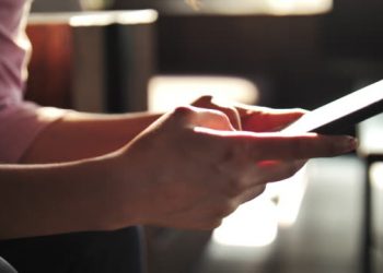 പോൺ വീഡിയോയില്‍ കണ്ടത് ഭാര്യയെയാണോ എന്ന് സംശയം  ;  ഭര്‍ത്താവ് ഭാര്യയെ കൊലപ്പെടുത്തി