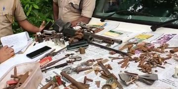 കാർപെന്റർ ജോലിയുടെ മറവിൽ തോക്കു നിർമാണം : രണ്ടു പേർ അറസ്റ്റിൽ