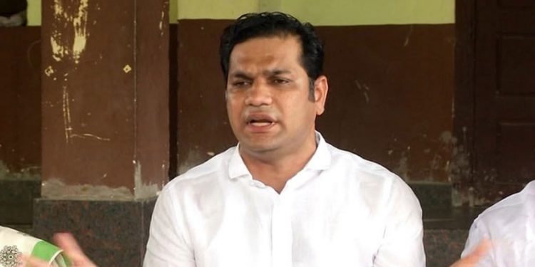 സ്വർണക്കടത്ത്: ലീഗ് നേതാവിന്റെ മകൻ ഡിവൈഎഫ്ഐ പ്രവർത്തകനെന്ന് ഹൈബി