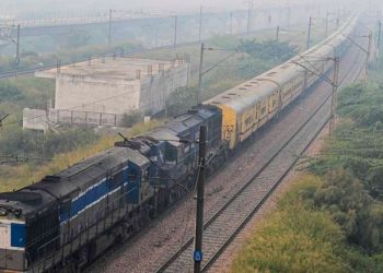 കൽക്കരി ട്രെയിനുകൾക്ക് വേഗം കൂട്ടണം; 657 യാത്രാ ട്രെയിനുകൾ റദ്ദാക്കി റെയിൽവേ