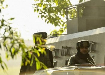 ഷോപ്പിയാനിൽ തിരിച്ചടിച്ച് സൈന്യം ; 4 ഭീകരരെ വധിച്ചു , ഏറ്റുമുട്ടൽ തുടരുന്നു