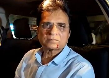 ‘ പൊലീസിന് മുന്നിൽ ശിവസേനയുടെ ഗുണ്ടകൾ ആക്രമിച്ചു’  ; ചോരയൊലിപ്പിച്ച് ബിജെപി നേതാവ്