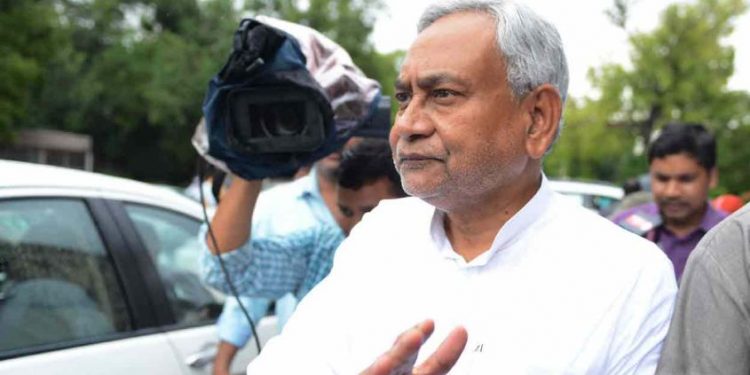 നിതീഷിന്റെ ‘ ജനസഭ ’ വേദിക്കു സമീപം ബോംബേറ്; ഒരാൾ കസ്റ്റഡിയിൽ