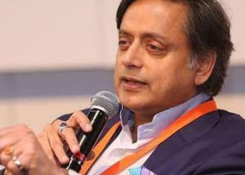 ചിലർ ഇന്ത്യയെ ഹിന്ദു രാഷ്ട്രമാക്കാൻ ശ്രമിക്കുന്നു; അമിത് ഷാക്കെതിരെ ഒളിയമ്പുമായി ശശി തരൂർ