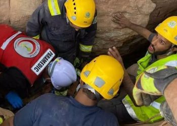 തബൂക്കിൽ യുവാവ് പാറക്കെട്ടിനകത്ത് കുടുങ്ങി; രക്ഷപ്പെടുത്തിയത് 20 മണിക്കൂർ നേരത്തെ തീവ്ര ശ്രമത്തിനൊടുവിൽ