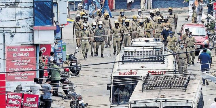 സംഘർഷ സാധ്യതയ്ക്ക് അയവ് ; പാലക്കാട് ജില്ലയിലെ നിരോധനാജ്ഞ പിൻവലിച്ചു