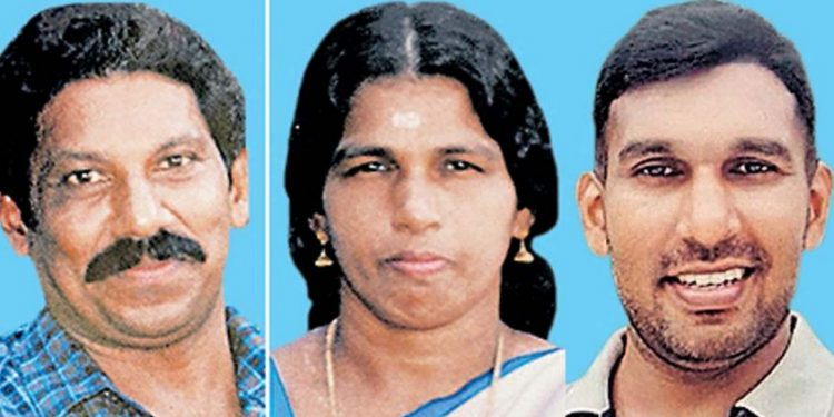 നിലവിളിച്ച് റോഡിലേക്ക് ഓടിയ അമ്മയെ ആദ്യം വെട്ടിവീഴ്ത്തി ; പിന്നെ അച്ഛനെ, കഴുത്തറ്റു