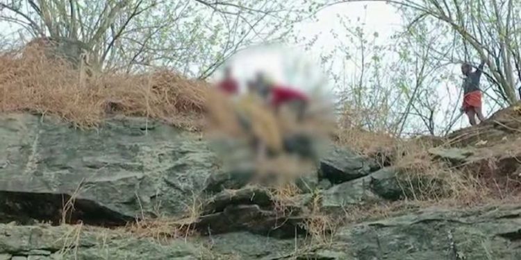 പാറപ്പുറത്ത് യുവാവിന്റെ ആത്മഹത്യാശ്രമം; രക്ഷിക്കുന്നതിനിടെ ആക്രമണം