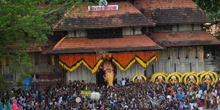 തൃശൂർ പൂരം : തുടർച്ചയായി ജിഎസ്‌ടി റെയ്‌ഡ്; പൊലീസ് യോഗം ബഹിഷ്ക്കരിച്ച് ദേവസ്വങ്ങൾ
