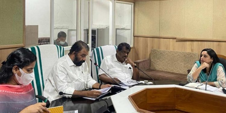 തിരുവനന്തപുരം സ്മാർട്ട് സിറ്റി : പദ്ധതി സമയബന്ധിതമായി പൂർത്തിയാക്കാൻ കരാറുകാരന് നോട്ടിസ് നൽകും