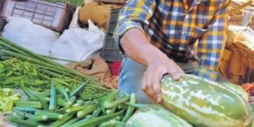 വിഷുവിനെ വരവേൽക്കാൻ വിപണി സജീവം ; നാരങ്ങക്കും ബീൻസിനും വിലക്കൂടി