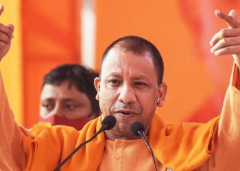 യോഗി ഉത്തരവിട്ടു ; യുപിയിൽ ഉച്ചഭാഷിണിയുടെ ശബ്ദം താഴ്ത്തി 17,000 ആരാധനാലയങ്ങൾ