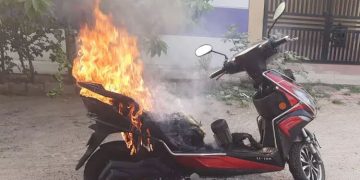 തീപിടിത്തം; വൈദ്യുത വാഹന നിർമാതാക്കളുടെ യോഗം വിളിച്ച് കേന്ദ്രം