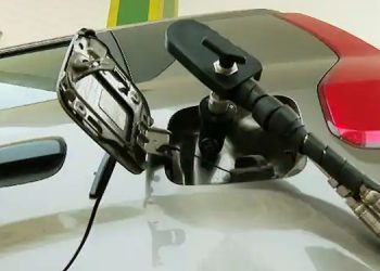 ഇന്ധന വില ഭയന്ന് സിഎൻജിയിലേക്ക് ചേക്കേറിയവർക്കും തിരിച്ചടി ; വില കുത്തനെ ഉയരുന്നു