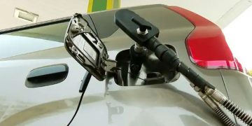 ഇന്ധന വില ഭയന്ന് സിഎൻജിയിലേക്ക് ചേക്കേറിയവർക്കും തിരിച്ചടി ; വില കുത്തനെ ഉയരുന്നു