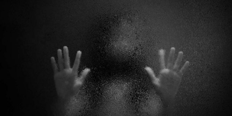 രഹസ്യബന്ധം ആരോപിച്ച് യുവതിയെ ഭർത്താവും വീട്ടുകാരും കെട്ടിയിട്ട് മർദിച്ചു