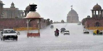 ദില്ലിയിൽ കാറ്റിലും മഴയിലും വ്യാപകനാശം ; താപനില 40 ഡിഗ്രീ സെൽഷ്യസിൽ നിന്നും 25 ആയി കുറഞ്ഞു