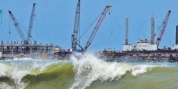 മൂന്നു മത്സ്യത്തൊഴിലാളികളെ കാണാതായി ; അദാനിയുടെ ഡോള്‍ഫിന്‍ 41 ടങ്ക് ഉപയോഗിച്ച് തെരച്ചില്‍