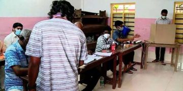 സംസ്ഥാനത്ത് 42 തദ്ദേശ വാ‍‍‍‍ർ‍ഡുകളിൽ വോട്ടെടുപ്പ് തുടങ്ങി ; ജനവിധി തേടുന്നത് 182 സ്ഥാനാർത്ഥികൾ