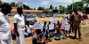 പൂമ്പുഹാറിൽ മത്സ്യത്തൊഴിലാളികളെ ഊരുവിലക്കിയെന്ന് പരാതി ; ഒരു കൊല്ലത്തേക്ക് ഗ്രാമത്തിൽ പ്രവേശിക്കാൻ വിലക്ക്