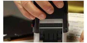 വ്യാജ പാസ്‍പോര്‍ട്ടുമായി യാത്ര ചെയ്യാന്‍ ശ്രമിച്ച വിദേശി കുവൈത്തില്‍ പിടിയില്‍