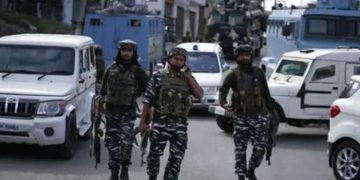 അനന്ത്‌നാഗില്‍ സുരക്ഷാ സേനയ്ക്ക് നേരെ കല്ലേറ് ; സംഘര്‍ഷം ഈദ് ഗാഹിനിടെ