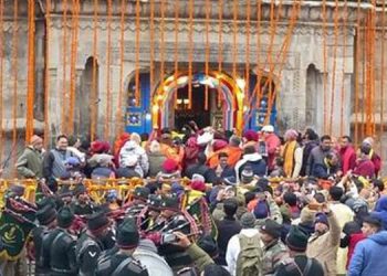 കേദാർനാഥ് ക്ഷേത്രം തീർഥാടകർക്കായി തുറന്നു ; വൻ ഭക്തജനത്തിരക്ക്