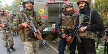 പുല്‍വാമയില്‍ പോലീസുകാരന് വെടിയേറ്റു