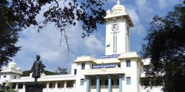 കേരള യൂണിവേഴ്‌സിറ്റി പരീക്ഷാ നടത്തിപ്പിലെ വീഴ്ച ; അധ്യാപകനെ ഡീബാര്‍ ചെയ്യും