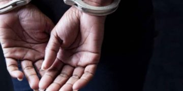 കത്തികാട്ടി ഭീഷണിപ്പെടുത്തി 20കാരിയെ ബലാത്സം​ഗം ചെയ്തെന്ന് പരാതി , സഹോദരന്മാർ അറസ്റ്റിൽ