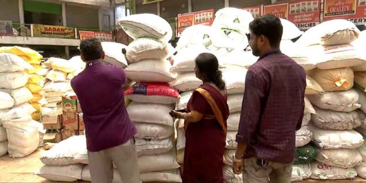 കാസർകോട് വൻ റേഷൻ തിരിമറി ; പരിശോധനയിൽ പിടിച്ചത് 170 ക്വിന്റല് സാധനങ്ങള്