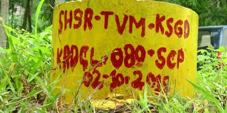 കെ റെയില് കല്ല് പൊതുമുതലോ? : കേസ് എടുത്തതിൽ പൊലീസിന് ആശയക്കുഴപ്പം