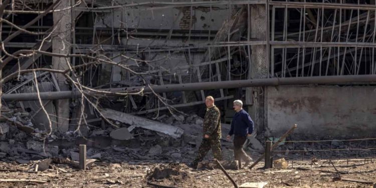 യുക്രെയ്ൻ ഉരുക്കു ഫാക്ടറിയിൽ റഷ്യയുടെ റോക്കറ്റാക്രമണം