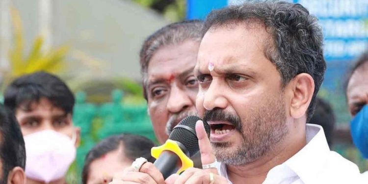 നിയമസഭയിൽ മാധ്യമങ്ങളെ വിലക്കിയത് മടിയിൽ കനമുള്ളതു കൊണ്ട്: സുരേന്ദ്രൻ