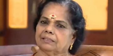 ‘ എന്തിനാണ് ജീവിച്ചിരിക്കുന്ന മനുഷ്യരെ കൊന്ന് പണമുണ്ടാക്കുന്നത്’? വ്യാജ വാര്‍ത്തയ്‍ക്കെതിരെ കുളപ്പുള്ളി ലീല