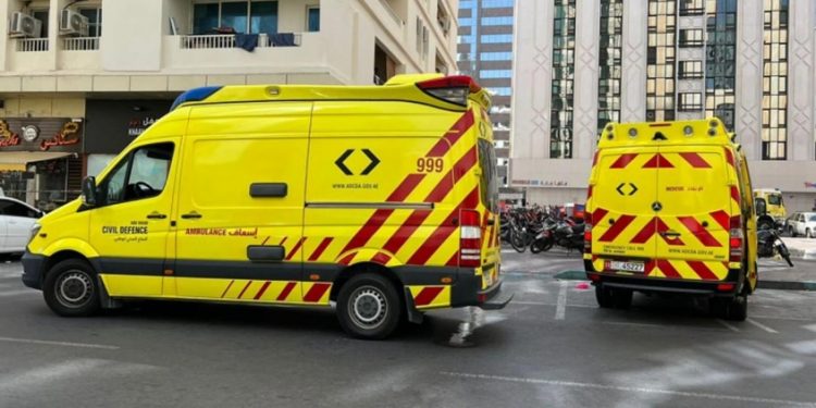 അബുദാബിയിൽ 30 നില കെട്ടിടത്തിന് തീപിടിച്ചു ; 19 പേർക്ക് പരുക്ക്