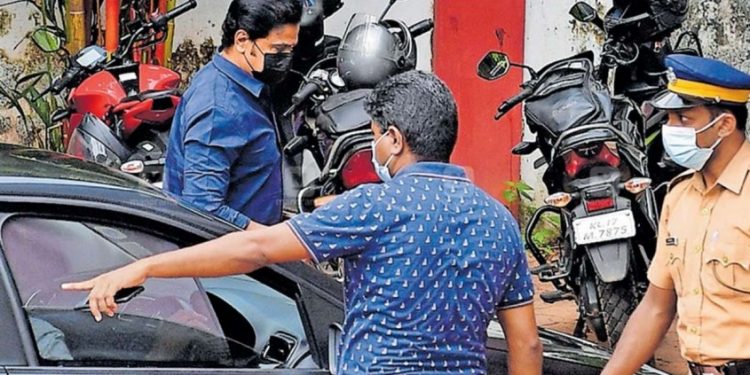 ‘ ദൃശ്യം ചോർത്തിയത് ആരെന്ന് അറിയണം ; സ്വകാര്യത നഷ്ടപ്പെട്ടു ’ : നടി കോടതിയിൽ