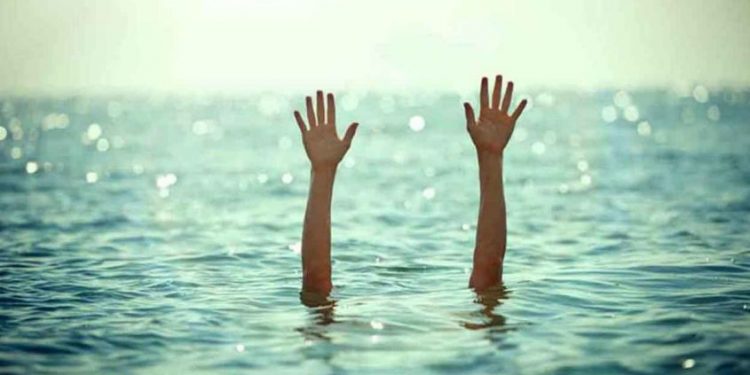 ഹൗസ് ബോട്ടിൽ‌ നിന്നു കാൽവഴുതി കായലിൽ വീണു ; ഇടുക്കി സ്വദേശി മരിച്ചു