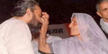 ‘ലളിതം, സുന്ദരം’; മോദിക്കൊപ്പം അമ്മ പൊതുവേദിയിലെത്തിയത് രണ്ട് തവണ മാത്രം; വിശദീകരിച്ച് മോദി