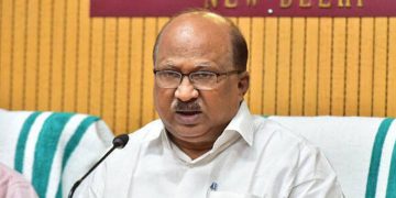 മഹാരാജാസിന് മുന്നില്‍ കെ.വി.തോമസിനെതിരെ മുദ്രാവാക്യം