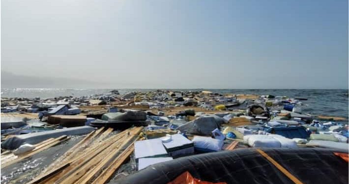 ഒമാന് കടല് തീരത്ത് ചരക്ക് കയറ്റിപ്പോയ ഉരു മുങ്ങി ; 12 ഇന്ത്യക്കാരെ രക്ഷപ്പെടുത്തി