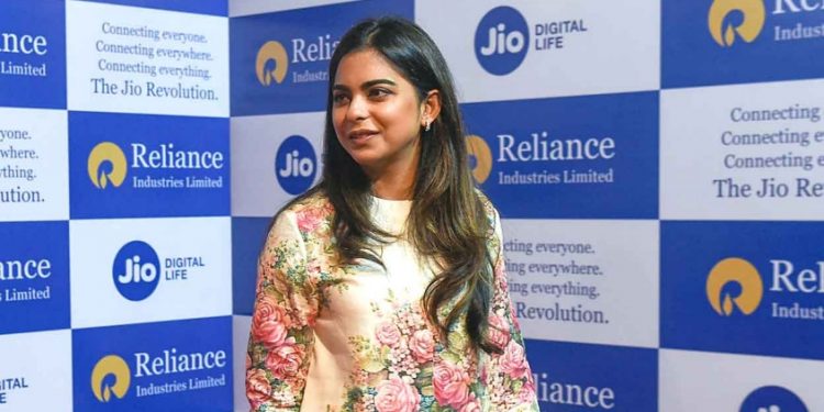 അംബാനി കുടുംബത്തിൽ തലമുറ മാറ്റം ; ‘വലിയ പദവി’യിലേക്ക് ഇഷ അംബാനി