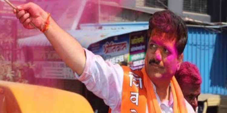 തട്ടിക്കൊണ്ടുപോകാന്‍ ശ്രമിച്ചു; രാത്രി രക്ഷപ്പെട്ട് നടന്ന് മുംബൈയിലെത്തി: ശിവസേന എംഎല്‍എ