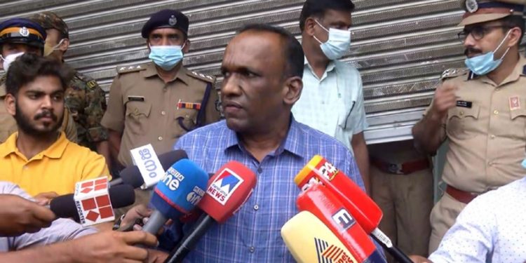 സിസിടിവി ദൃശ്യം ശേഖരിച്ചു; ഗാന്ധിചിത്രം തകർന്നതും അന്വേഷിക്കും: മനോജ് ഏബ്രഹാം