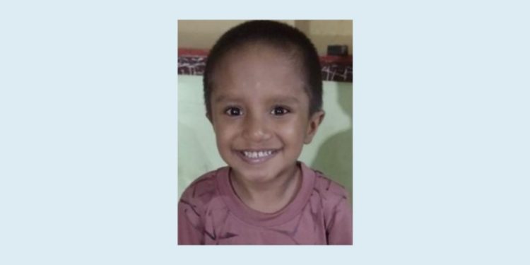 റോഡിന് മറുഭാഗത്തേക്ക് കടന്നപ്പോൾ സ്കൂട്ടർ ഇടിച്ചു; അമ്മയുടെ മുന്നിൽ 5 വയസ്സുകാരന് ദാരുണാന്ത്യം