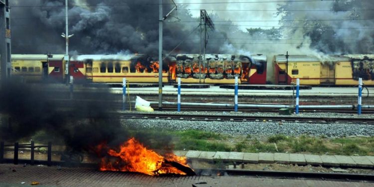 വാട്സാപ് ചാറ്റുകൾ കേന്ദ്രീകരിച്ച് അന്വേഷണം ;  ബിജെപി നേതാക്കള്‍ക്ക് വൈ കാറ്റഗറി സുരക്ഷ