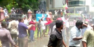 മുഖ്യമന്ത്രിയുടെ ഔദ്യോഗിക വസതിയിലേക്കു പോപ്പുലർ ഫ്രണ്ട് മാർച്ച്; സംഘർഷം